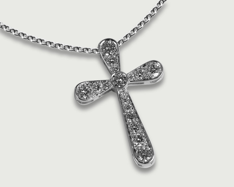 Pendentif croix diamants